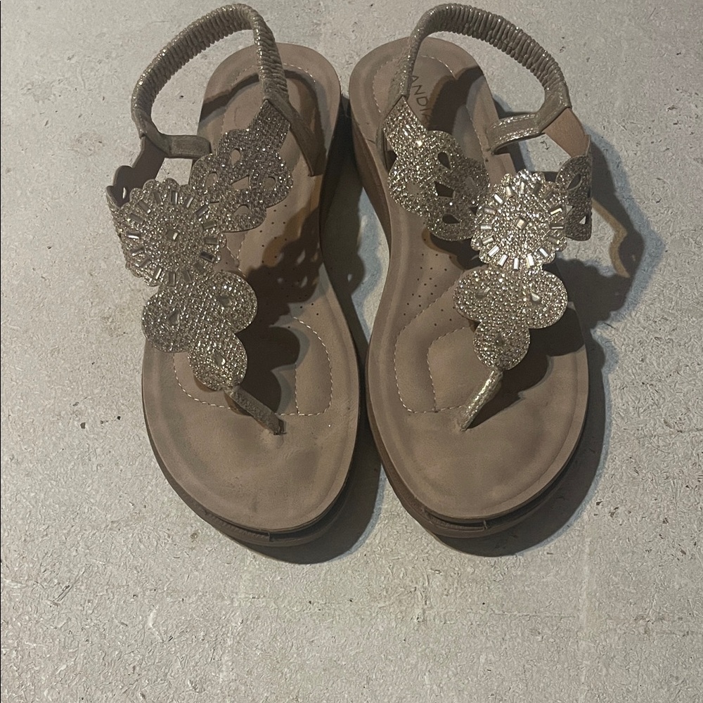 Chic Women's Sandals with Glittering Floral Design